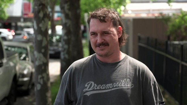 Commonwealth Bank apologises for duplicate charge glitch that left many with overdrawn accounts