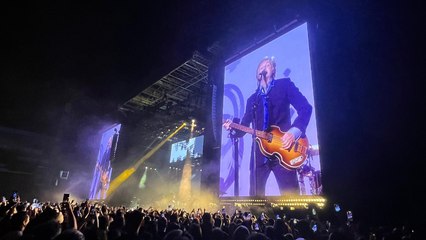 VÍDEO: Paul McCartney fala português durante show em Floripa