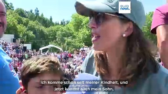 Spanisches Pferdefest Rapa das bestas zieht Tausende Besucher an