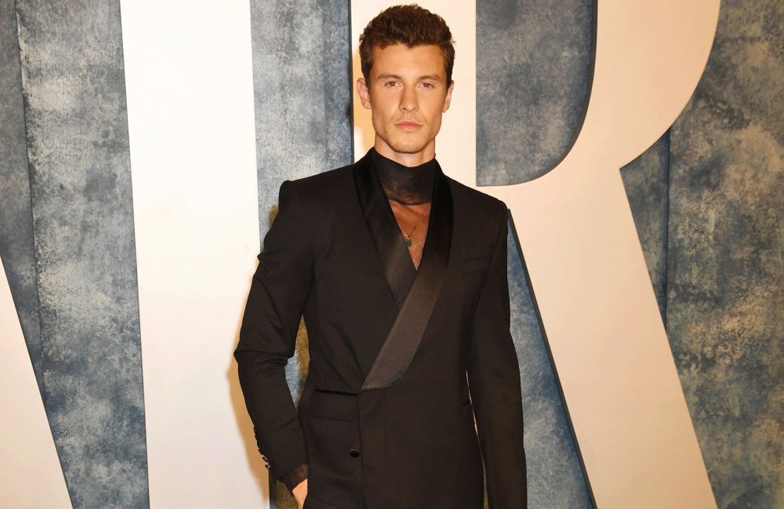 Shawn Mendes pays emotional tribute to Liam Payne on stage