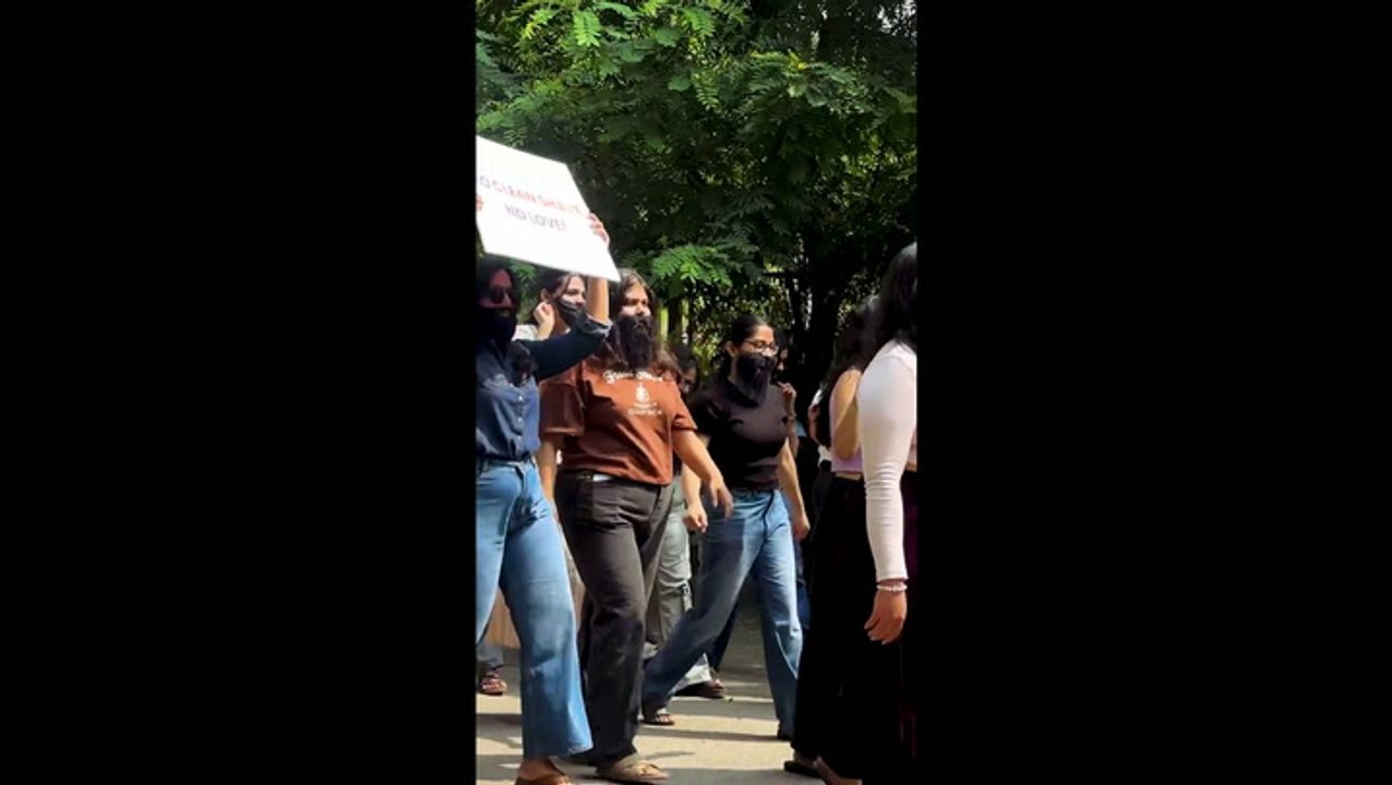 Women in India protest against men having beards - to stop chafing