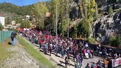 La manifestació a Ripoll continua