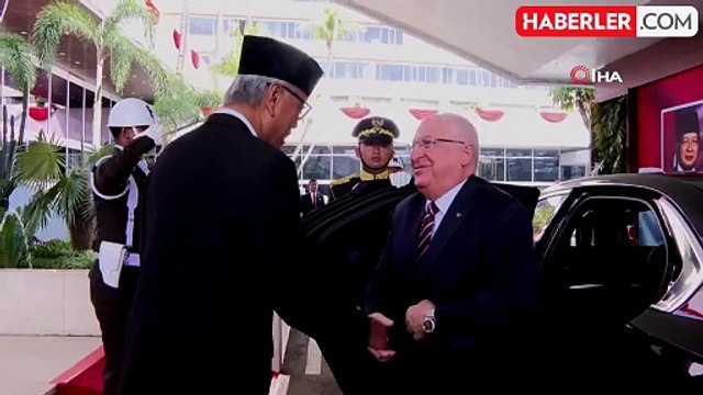 Milli Savunma Bakanı Güler, Endonezya Devlet Başkanlığı yemin törenine katıldıEndonezya'da yeni Devlet Başkanı Subianto göreve başladı
