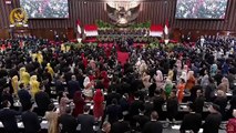Momen Tepuk Tangan Bangga Jokowi untuk Prabowo Saat Pelantikan!