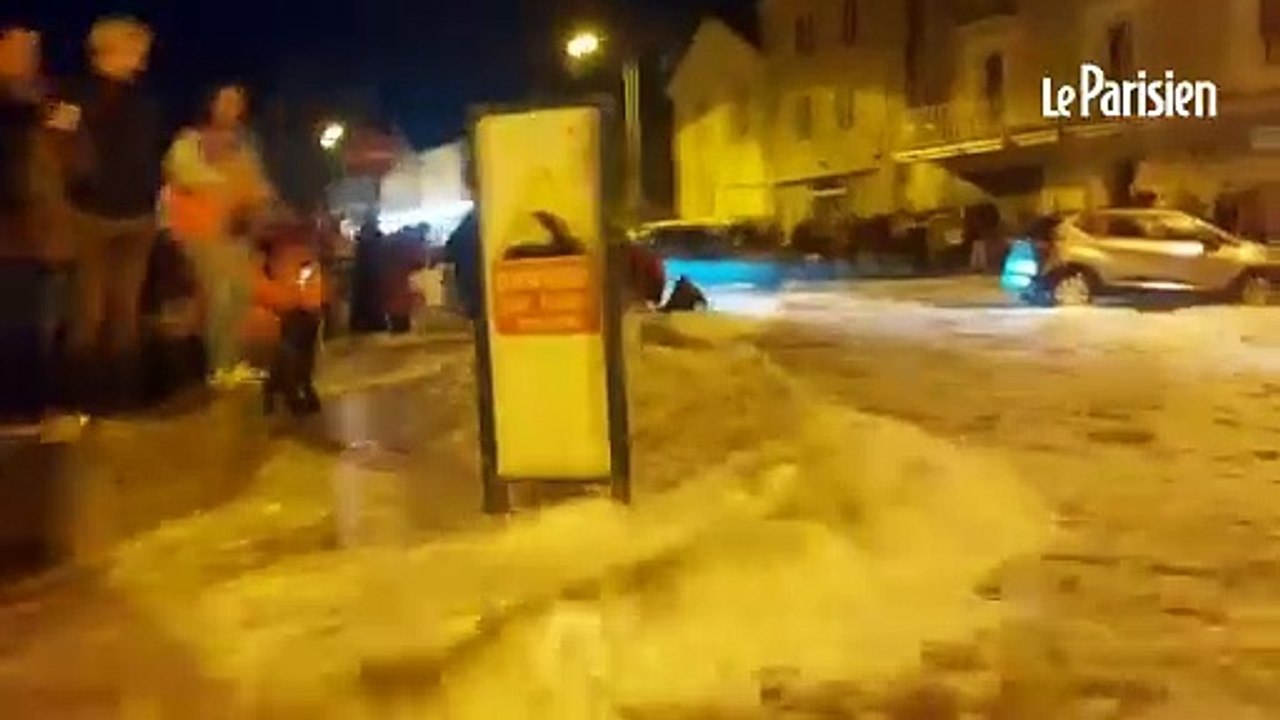 Grande marée à Saint-Malo, des habitants balayés par la houle