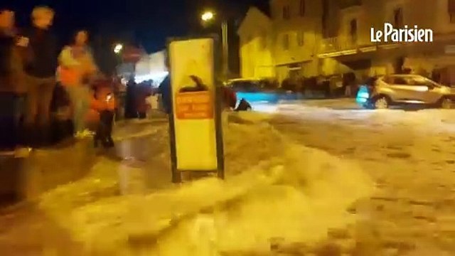 Grande marée à Saint-Malo, des habitants balayés par la houle