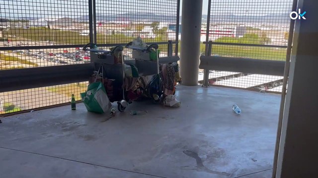 Los indigentes campan a sus anchas en el parking del aeropuerto de Palma