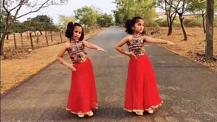 Little cute girls pop dance