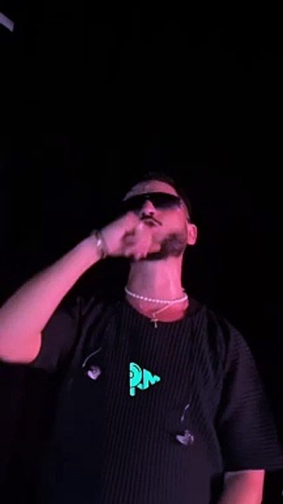 BB Jacques performe sans son micro