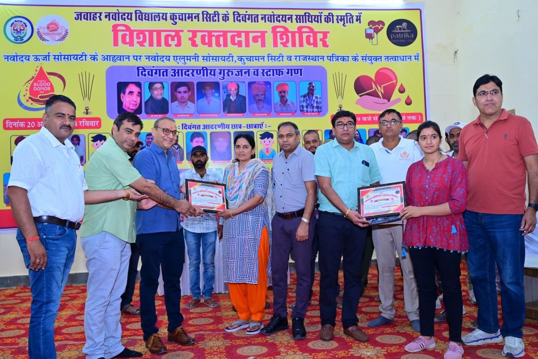 रक्तदान के लिए हर कोई दिखा उत्साहित, शिविर में...