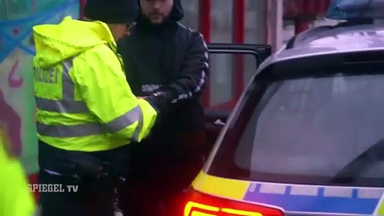 German police quick reation to a guy doing the Hitlar salute