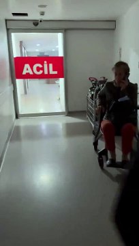 CHP Bağcılar Gençlik Kolları'ndan 'Yenidoğan Çetesi' protestosu: Hastanelerin kapısına afiş astılar