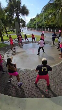 Outubro Rosa: Projeto promove ação de atividade física para mulheres no Rio Vermelho