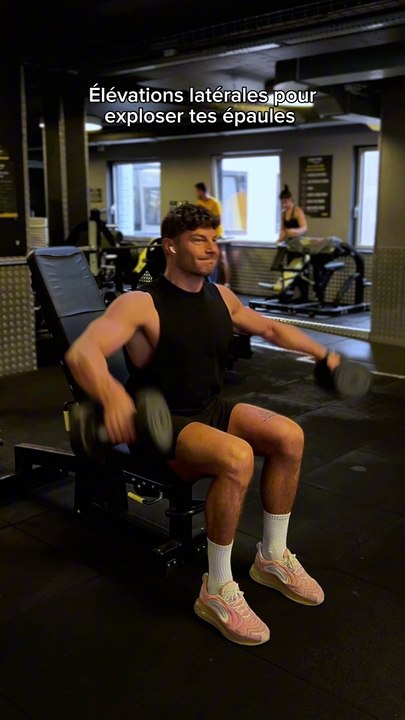 Élévations latérales pour exploser tes épaules