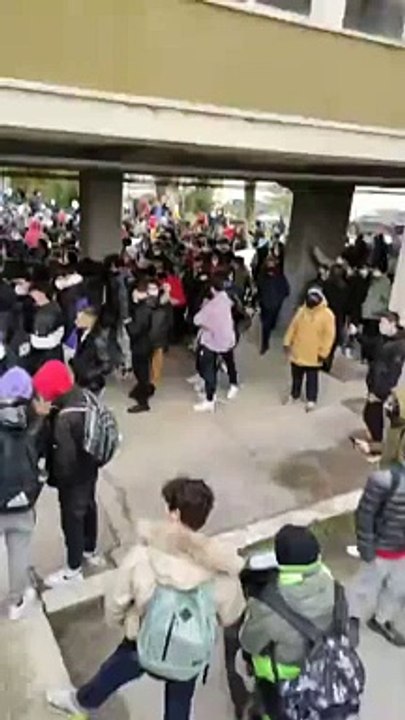 Classi al freddo nel liceo Volta, la protesta degli studenti a Pescara