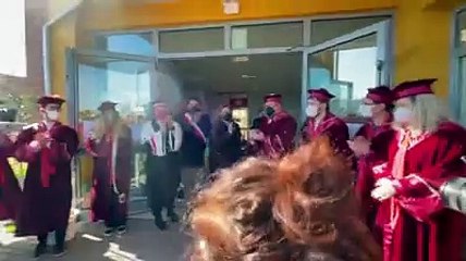 L'inaugurazione e la benedizione del vescovo al nuovo ospedale veterinario