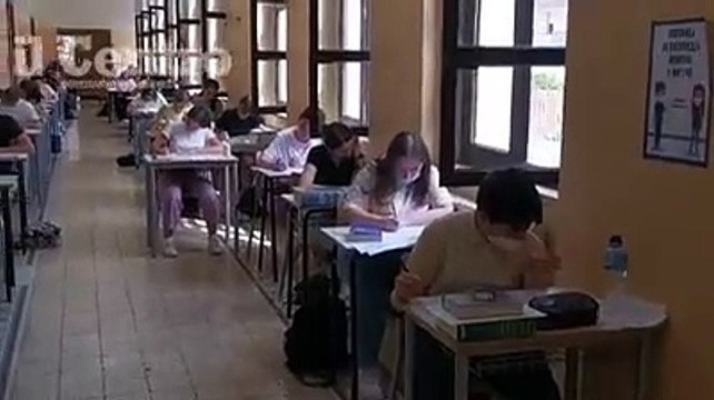 Seconda prova della Maturit?, il silenzio fra i banchi nei corridoi del liceo di Pescara