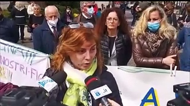 Malattie dei bambini, la protesta davanti alla sede della Regione a Pescara