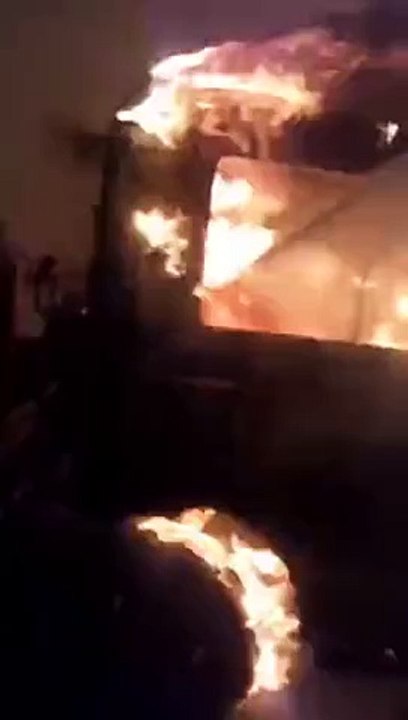 Le fiamme divorano il carroattrezzi nel tunnel del Gran Sasso