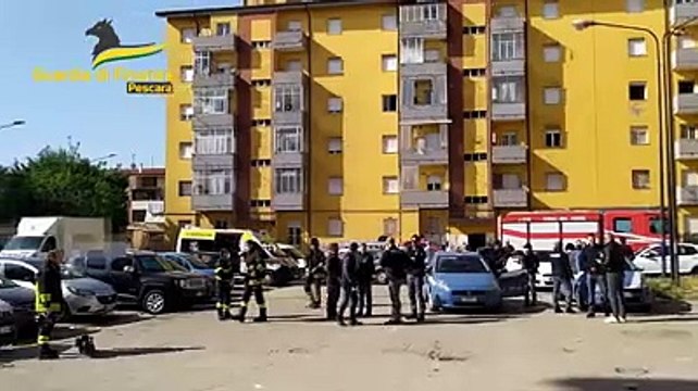 Pescara, la guardia di finanza al Ferro di Cavallo