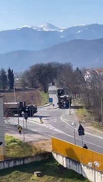 Il passaggio (inquietante) dei mezzi militari diretti al deposito di San Cosimo