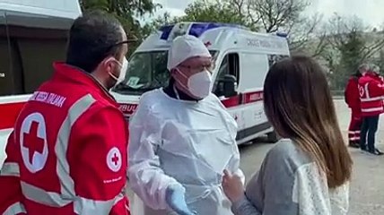 Скачать видео: I profughi ucraini arrivano all'hub vaccinale di Teramo