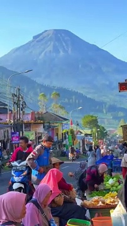 suasana pasar pagi di wonosobo ada yg pernah le...