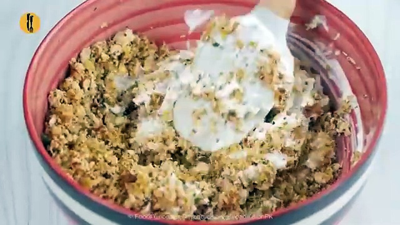 Samosa_Roll_with_Creamy_Chicken_Filling_-_Iftar_Recipe_Idea_by_Food_Fusion(360p)