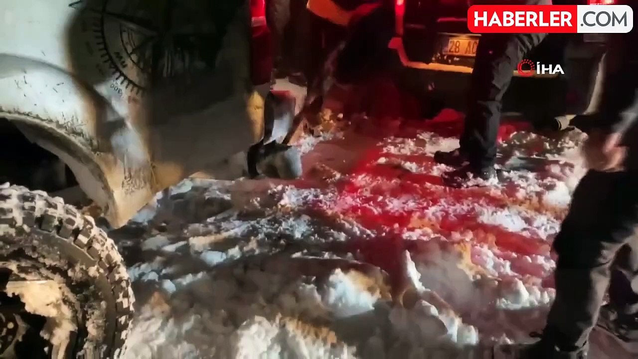 Artvin'de Yoğun Kar Nedeniyle Mahsur Kalan 4 Kişi Kurtarıldı