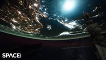 Meteor Burns Up Over Earth - Amazing Time Lapse Footage From Space Station