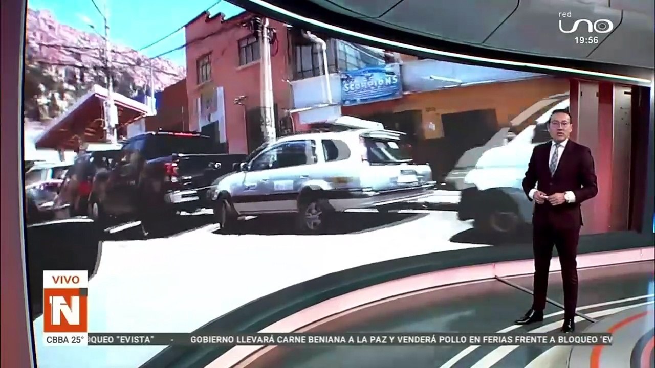 Choferes bloquean vias