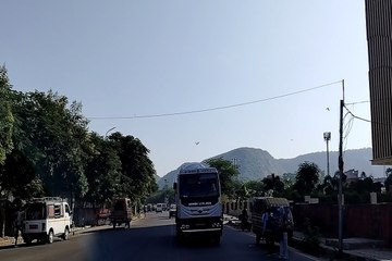 Mosam : राजधानी में फिर बदला मौसम का मिजाज, हल्की बौछारों का अलर्ट