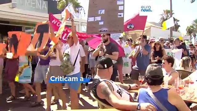 Milhares de pessoas protestam pelo excesso de turismo nas Ilhas Canárias