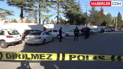 Bıçaklanan Şahıs Otomobiliyle Gitmek İsterken Hayatını Kaybetti