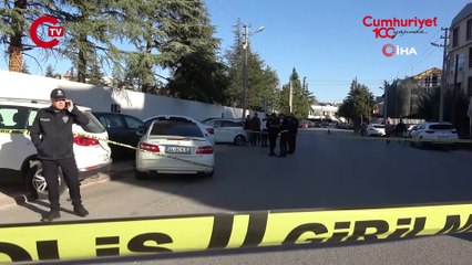 Bıçaklanmış halde otomobiliyle gitmek isteyen şahıs hayatını kaybetti