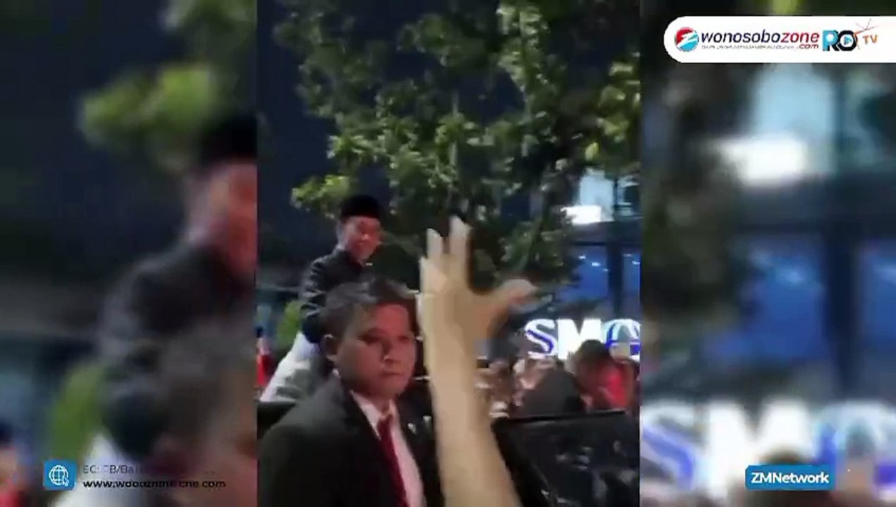 Kembali ke Solo, Jokowi Bagi-Bagi Kaus: Ribuan Warga Sambut Hangat Mantan Presiden di Kampung Halamannya