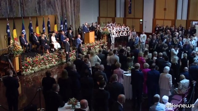 Re Carlo III contestato da una senetice aborigena al parlamente australiano