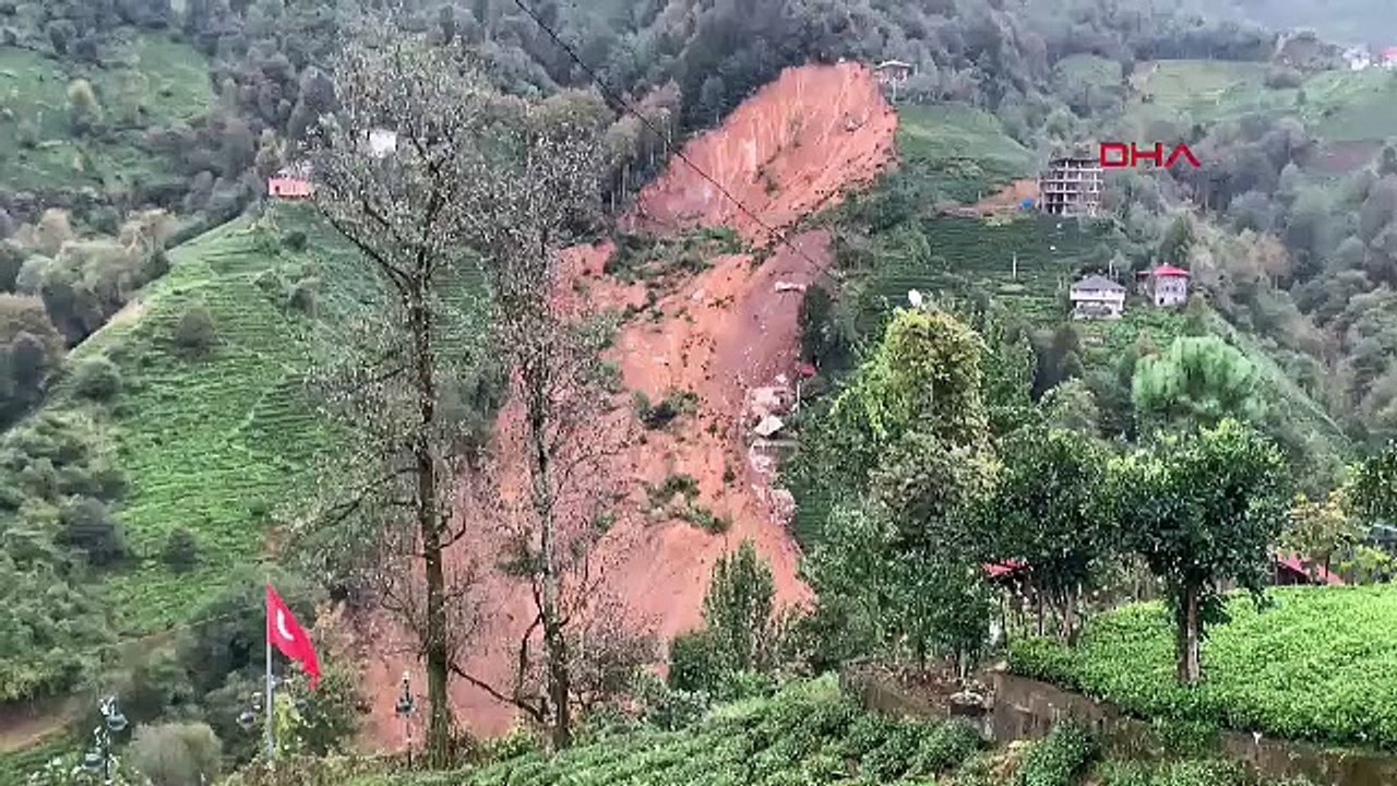Rize'de heyelan sonucu 2 ev toprak altında kaldı