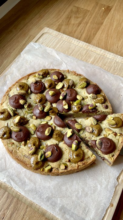 Cookie Géant à la Pistache et Chocolat au Lait | Recette Gourmande Inspirée de Cédric Grolet ✨