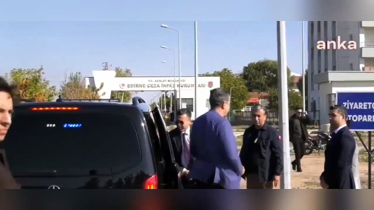 Özgür Özel'den Selahattin Demirtaş'a ziyaret