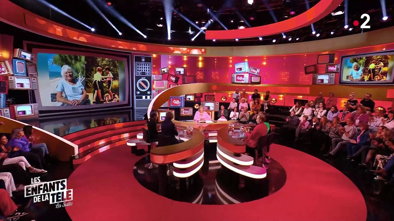 La journaliste Aurélie Casse en larmes dans "Les enfants de la télé" sur France 2 après le message d’une proche : "Ce n'était pas pour vous faire pleurer" - Regardez