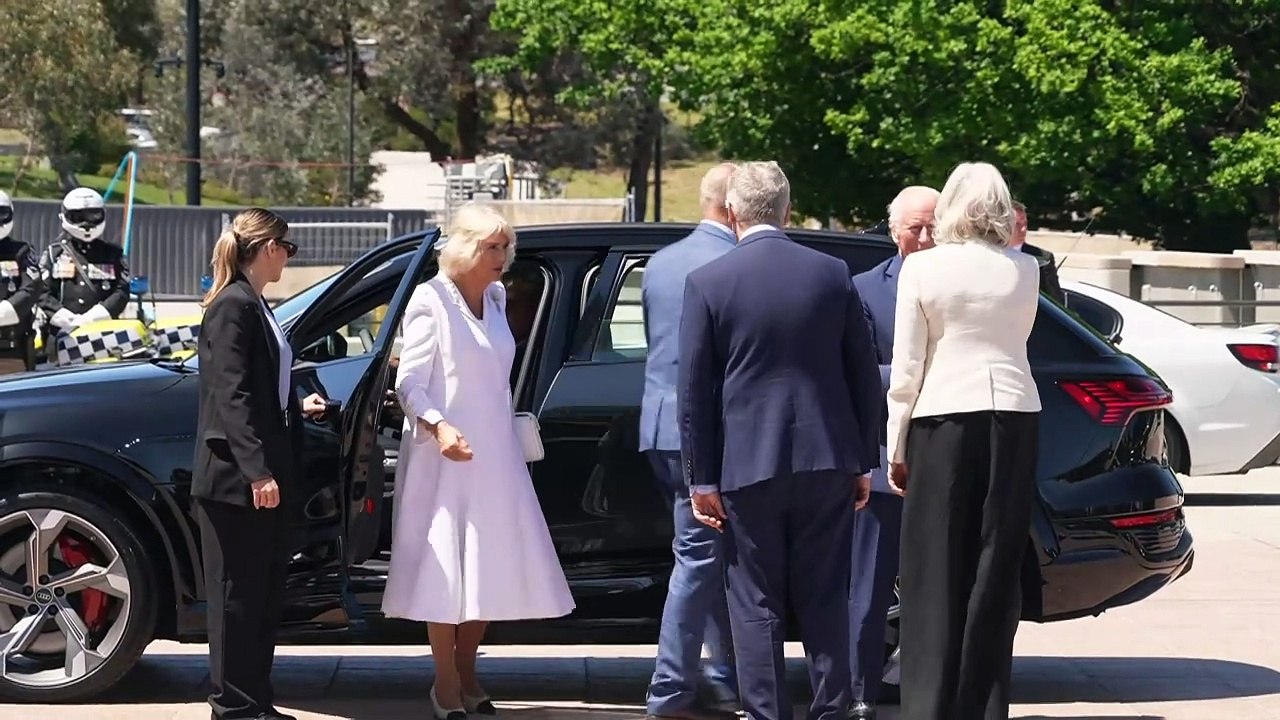 King and Queen visit Australian War Memorial