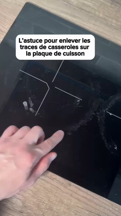 L’astuce pour enlever les traces de casserole sur la plaque de cuisson facilement  Ce produit est en LlEN dans ma Bl0 (dans le texte de présentation, sur mon profil, sous ma photo de profil) ️-P.UBLlClTE /