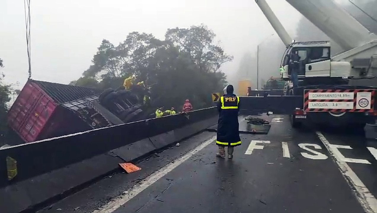 Acidente na BR-376, em Guaratuba, sentido Santa Catarina