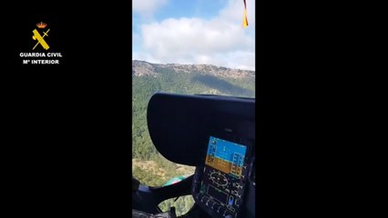 El helicóptero de la Guardia Civil buscando la avioneta del matrimonio por la Sierra de Cazorla.