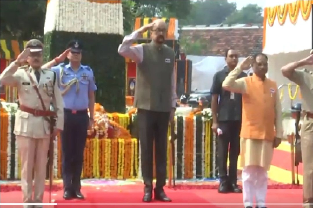 CG News: पुलिस स्मृति दिवस कार्यक्रम में शामिल हुए छत्तीसगढ़ के राज्यपाल रामेन डेका और CM साय, देखें Video...