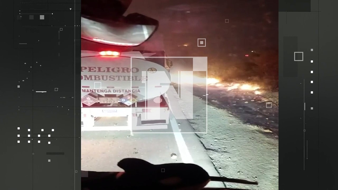 Video: Conductores varados denuncian a ‘evistas’ por incendio muy cerca de las cisternas