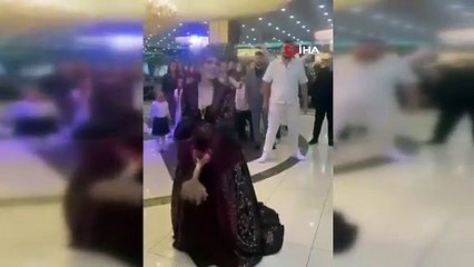 Komedi filmi gibi düğün kamerada: Gelin yere yapıştı