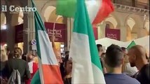 Italia campione, festa fino all'alba. A Pescara tutti nella fontana, e a Teramo si canta l'Inno