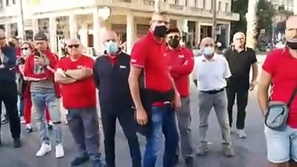 I dipendenti: "Abbiamo finora raccolto solo solidariet?, e l'azienda se ne strafrega..."